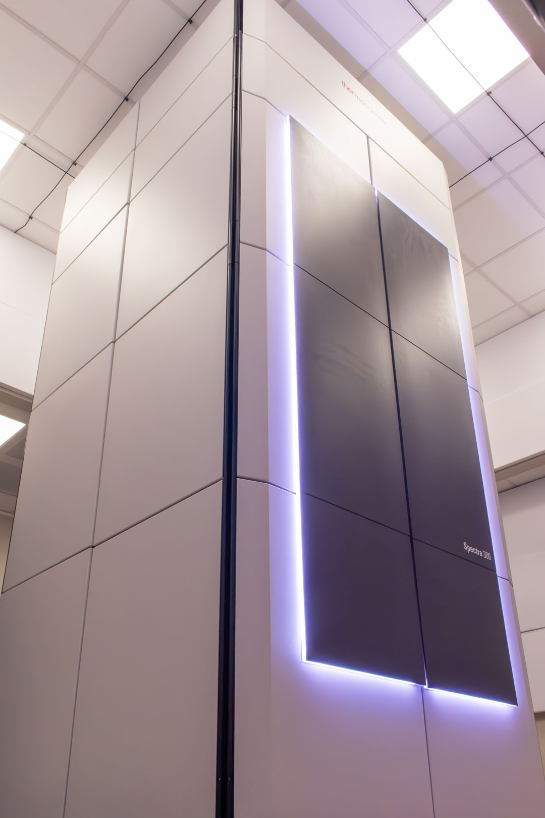 Double-Corrected Monochromated Spectra 300 S/TEM Spectra 300 S/TEM